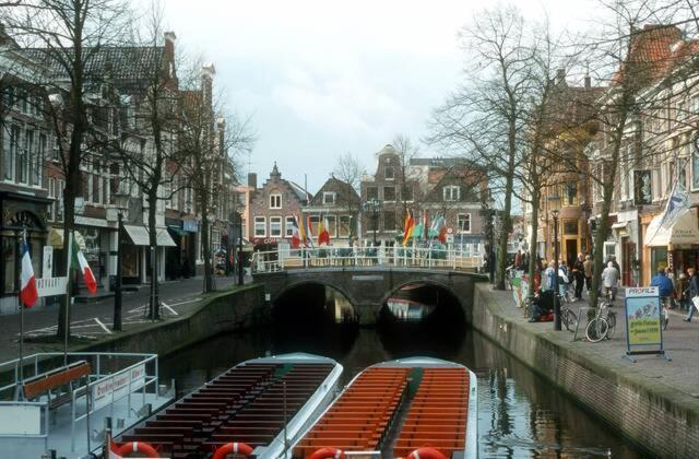 Holiday Home Canal View Alkmaar Esterno foto